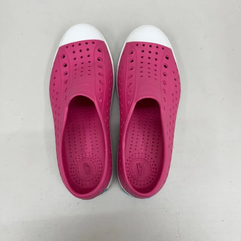 Native Jefferson Pink Slip On Water Closed Toe Shoes Kids Girls Youth size 5